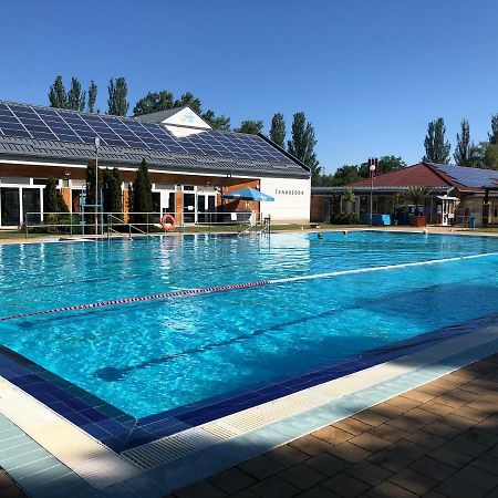 Hotel Imperial Gyogyszallo Es Gyogyfurdo キシュケーレシュ エクステリア 写真