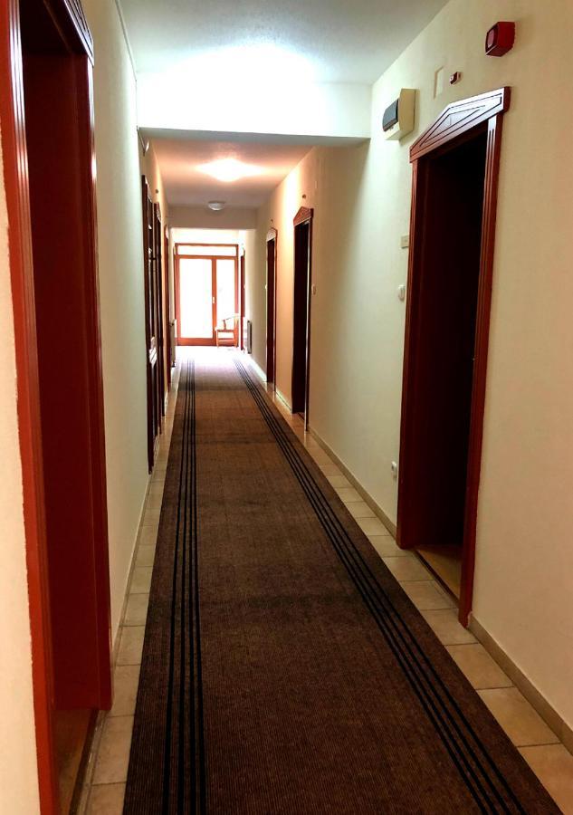 Hotel Imperial Gyogyszallo Es Gyogyfurdo キシュケーレシュ エクステリア 写真
