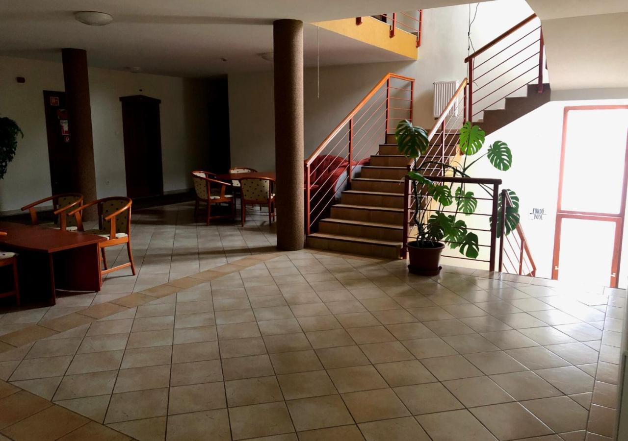 Hotel Imperial Gyogyszallo Es Gyogyfurdo キシュケーレシュ エクステリア 写真