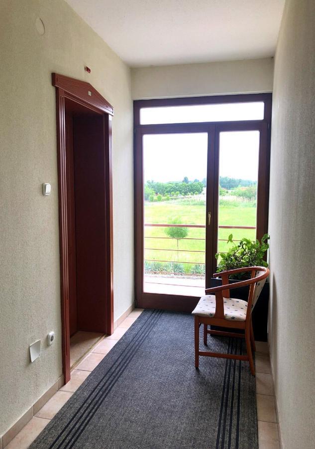 Hotel Imperial Gyogyszallo Es Gyogyfurdo キシュケーレシュ エクステリア 写真