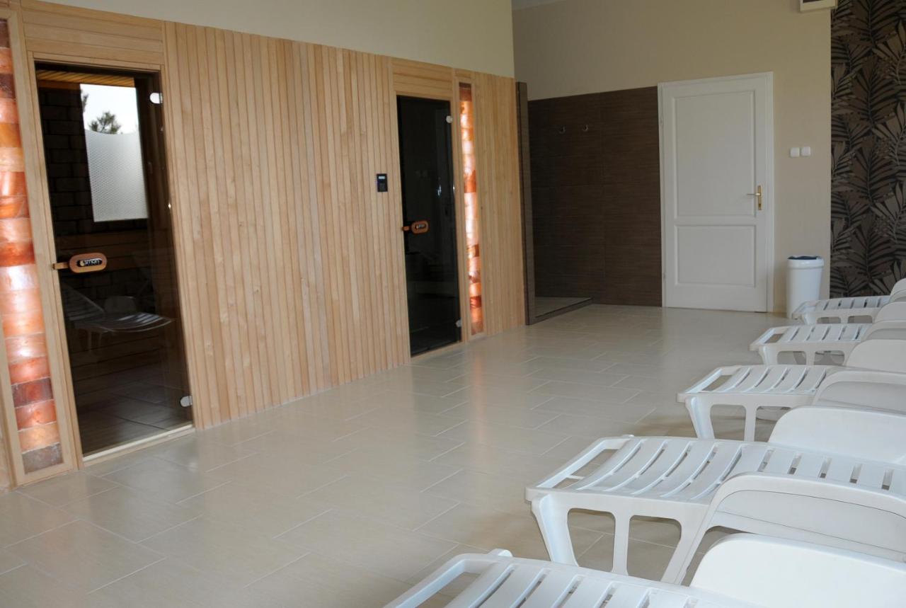Hotel Imperial Gyogyszallo Es Gyogyfurdo キシュケーレシュ エクステリア 写真